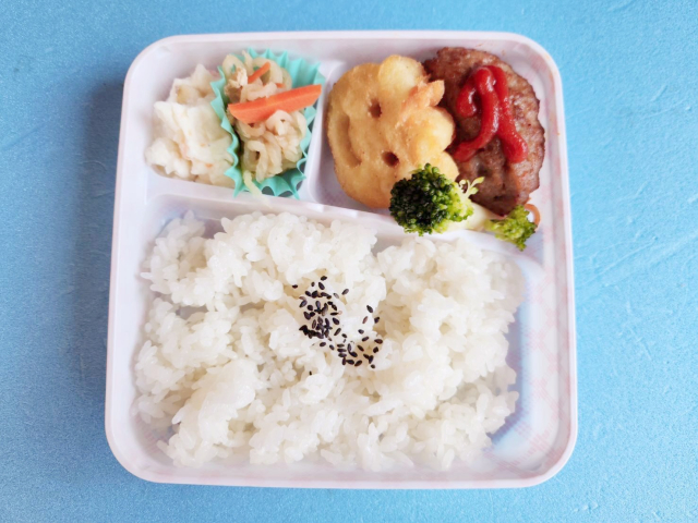 音香’s畑♪ 幼稚園・保育園の給食2025年04月30日 byおかずばたけ