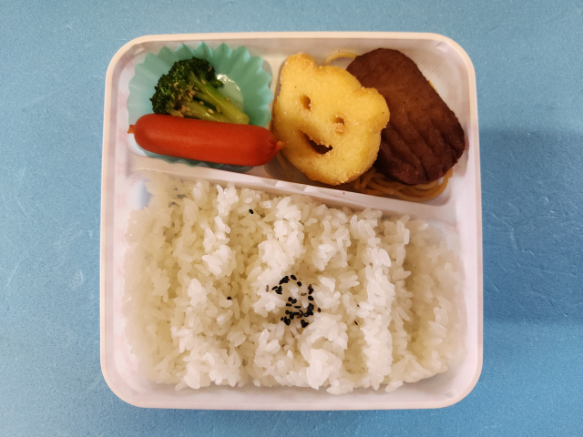 音香’s畑♪ 幼稚園・保育園の給食2025年07月08日 byおかずばたけ