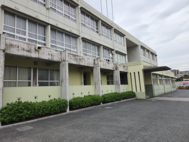 f kBs˔揬 kBs򔦒wZ 3 by΂